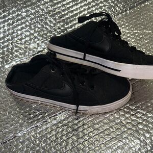 Nike Black Low-Top Sneakers